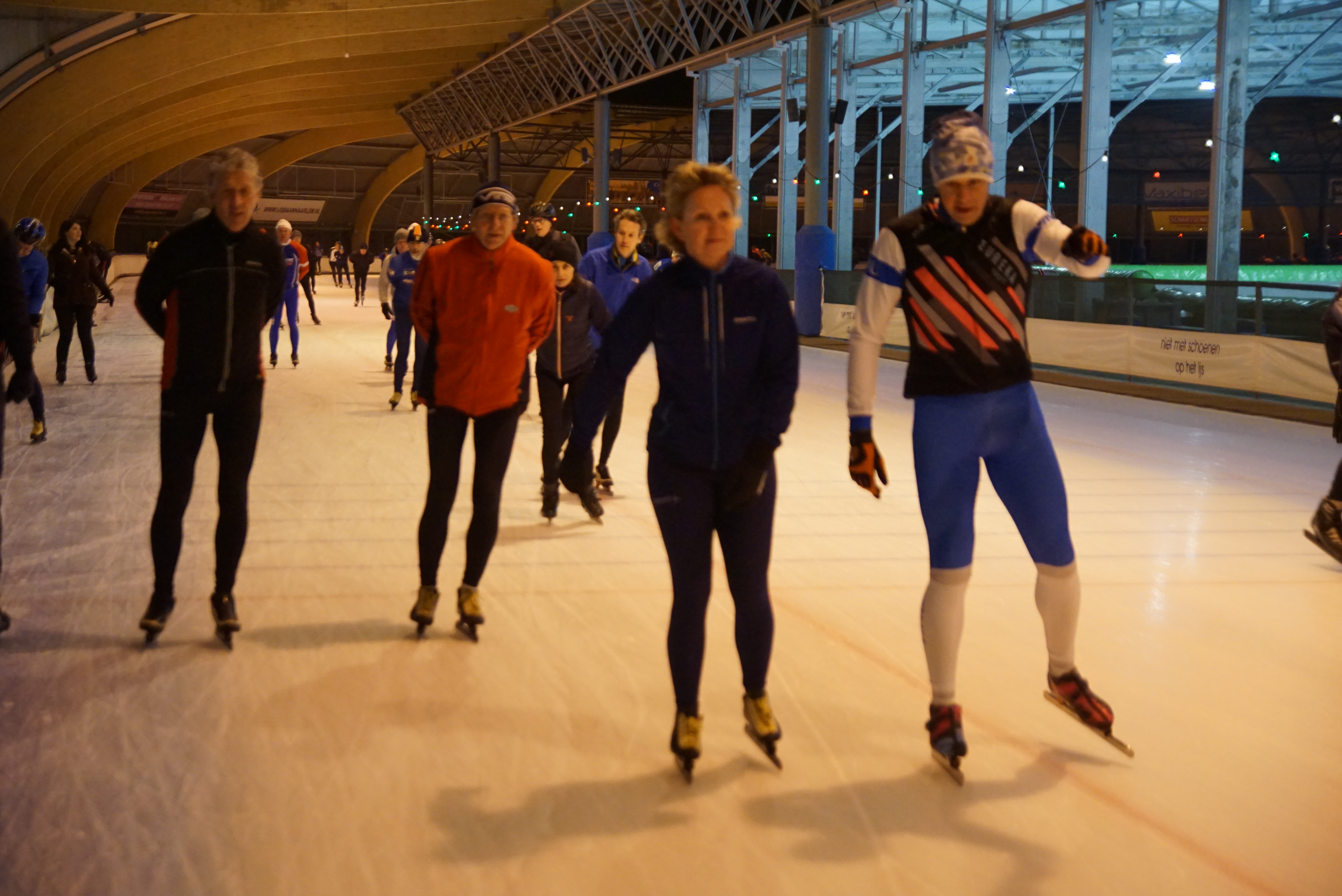 IJsbaan Haarlem, schaatsen op de 400meterbaan.